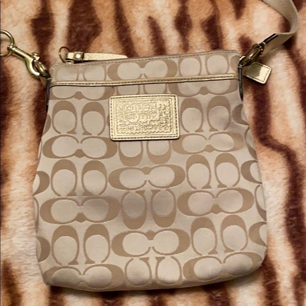 Coach Poppy Gold Tan Full Zipper Crossbody